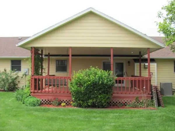1410 Lorianna Ct, Salina, KS 67401