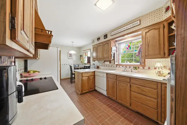 608 W 8th, Newton, KS 67114