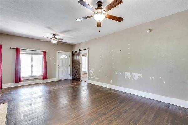 513 S 1st Ave, Mulvane, KS 67110