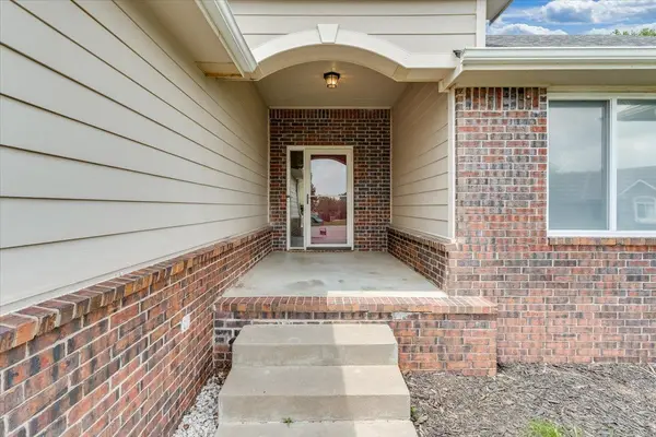 2206 E Myrtlewood, Derby, KS 67037
