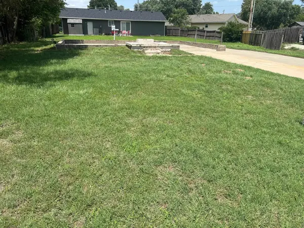 238 N Marlen Ct, Haysville, KS 67060