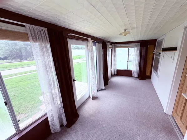 406 E 5th Ave, Winfield, KS 67156