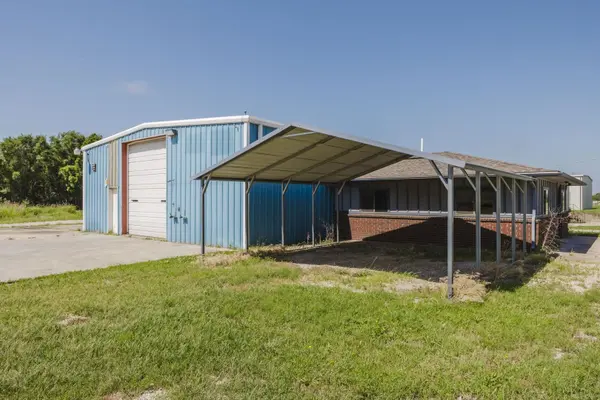 3315 E Central, Winfield, KS 67156