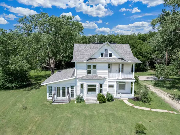 13113 S Victory Rd, Haven, KS 67543