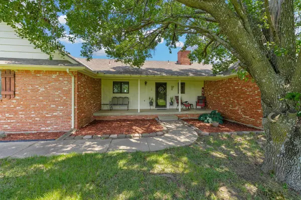 1254 N Osage Rd, Mulvane, KS 67110