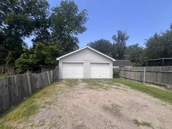 615 N Custer, Wichita, KS 67203