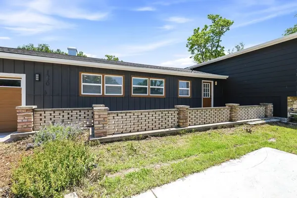 1520 S Andover Rd, Andover, KS 67002