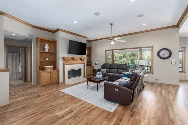 8024 E Greenbriar Ct, Wichita, KS 67226