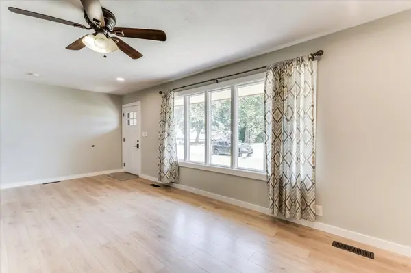 605 E Main St, Haven, KS 67543
