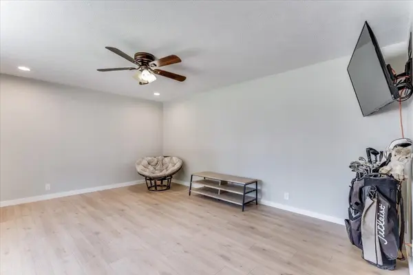 605 E Main St, Haven, KS 67543