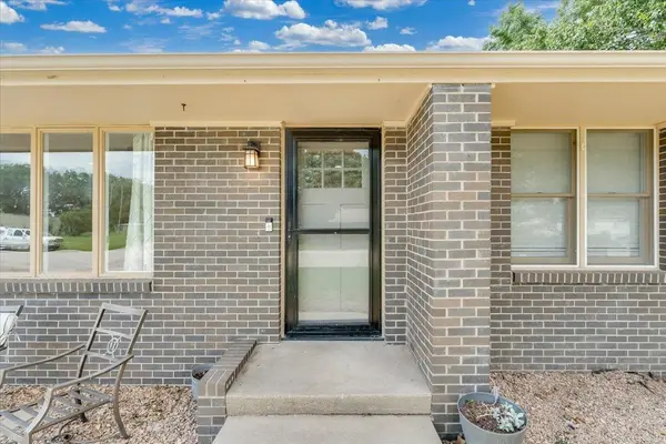 605 E Main St, Haven, KS 67543