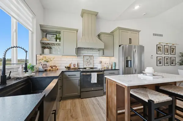 1327 W Footbridge St, Goddard, KS 67052