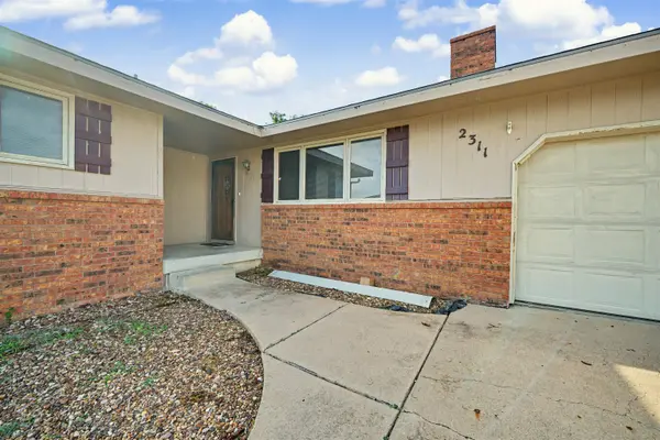 2311 Applewood Ln, Salina, KS 67401
