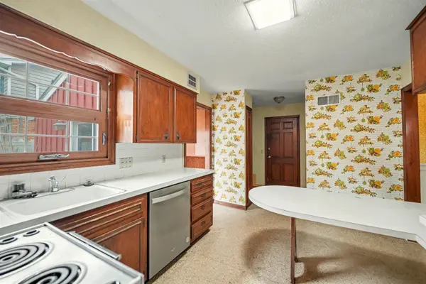 414 E Wayne, Salina, KS 67401