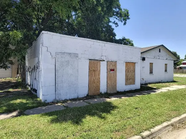 1518 E 1st Street N, Wichita, KS 67214