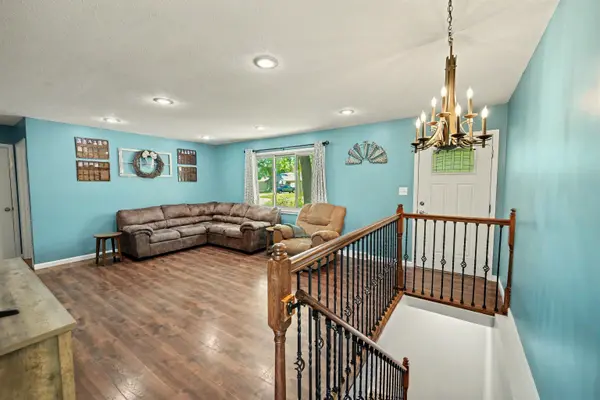 647 E Neal Ave, Salina, KS 67401