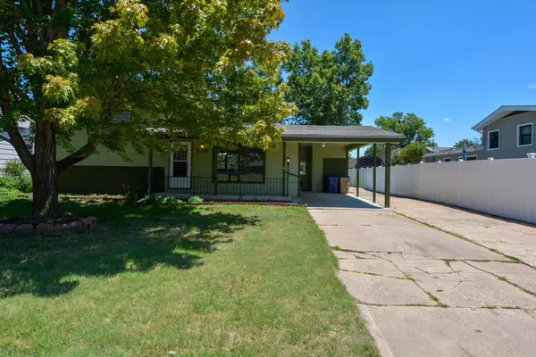 536 N Meeds Dr., Valley Center, KS 67147