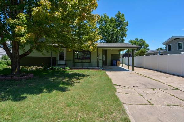 536 N Meeds Dr., Valley Center, KS 67147