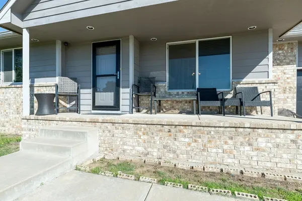 2308 E Spring Hill Dr, Goddard, KS 67052