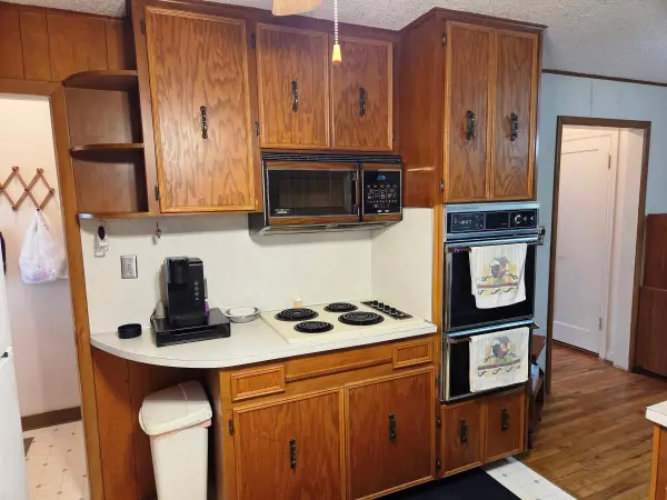 317 E 8th St, Newton, KS 67114