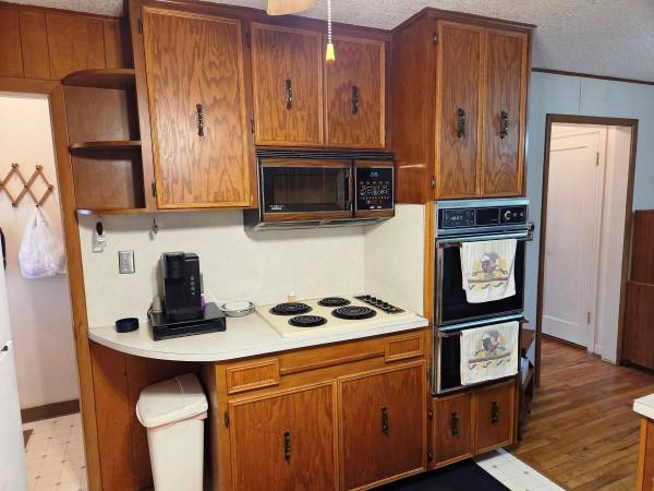 317 E 8th St, Newton, KS 67114
