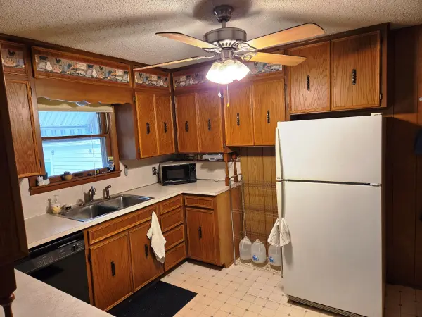 317 E 8th St, Newton, KS 67114