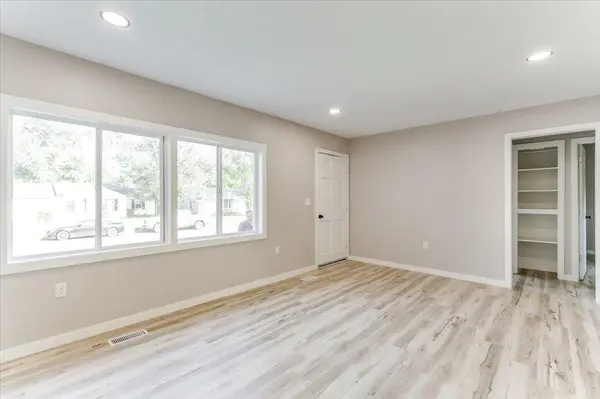 1727 N Northeast Parkway, Wichita, KS 67208