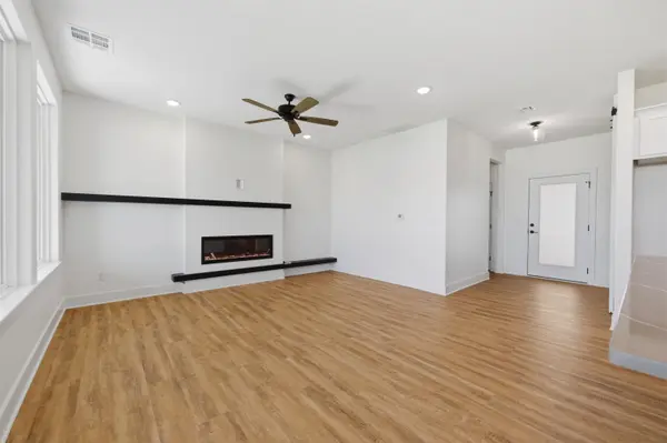 614 E Elmwood St, Park City, KS 67147-1124