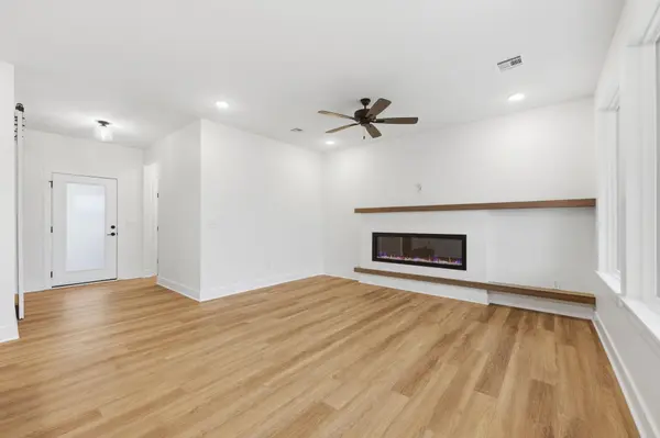 620 Elmwood St, Park City, KS 67147-1124