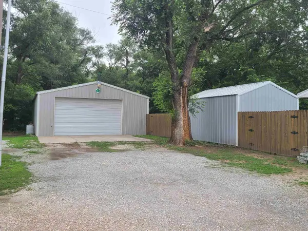 826 W 49th St N, Wichita, KS 67204-2817