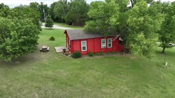 250 NE Hummingbird, Medicine Lodge, KS 67104