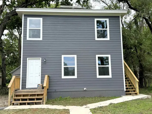 102 & 102 1/2 N West Pl, Salina, KS 67401