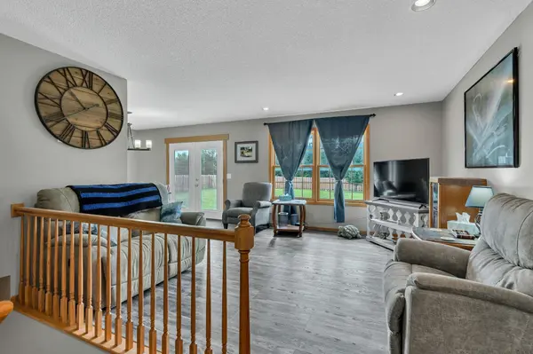 851 Meadowlark Ln, Newton, KS 67114