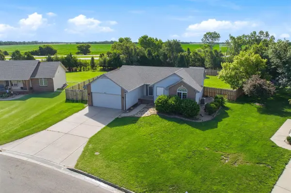 851 Meadowlark Ln, Newton, KS 67114