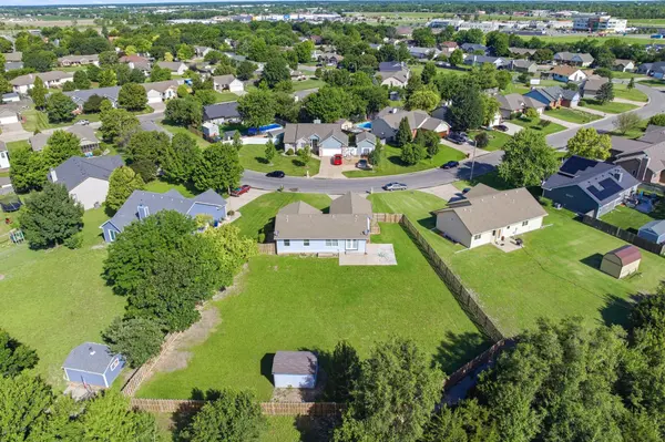 851 Meadowlark Ln, Newton, KS 67114