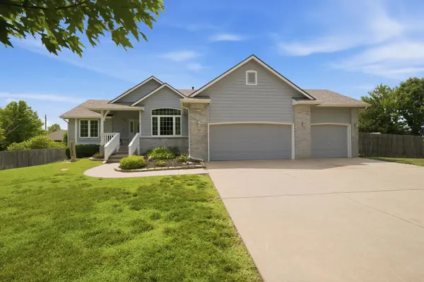 201 N Tanner Trail Ct, Valley Center, KS 67147