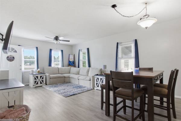 121 SE 5th, Newton, KS 67114