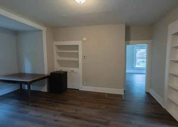 1424 E 1st St, Winfield, KS 67156