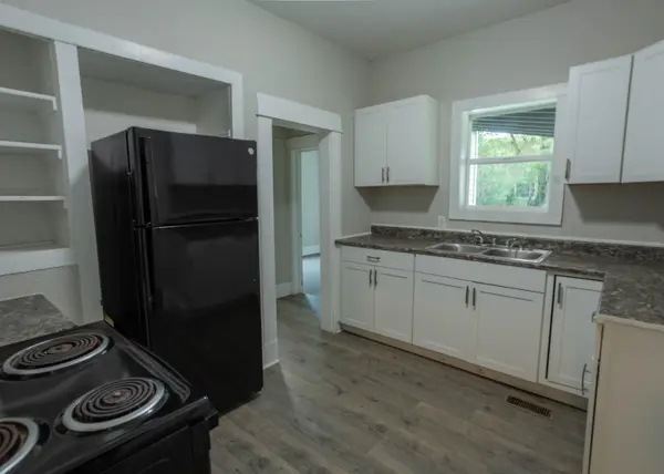 1424 E 1st St, Winfield, KS 67156