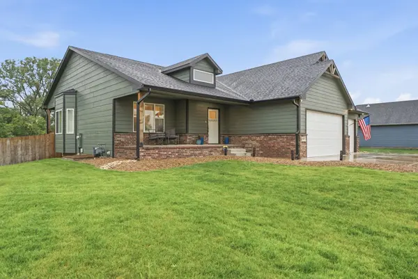 555 S Arbor Valley Way, Valley Center, KS 67147