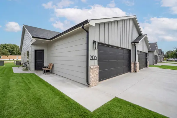 2120-2122 E Plaza Court, Haysville, KS 67060