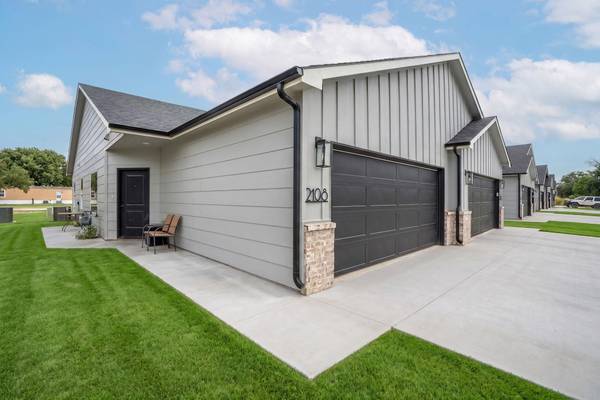2200-2202 E Plaza Court, Haysville, KS 67060