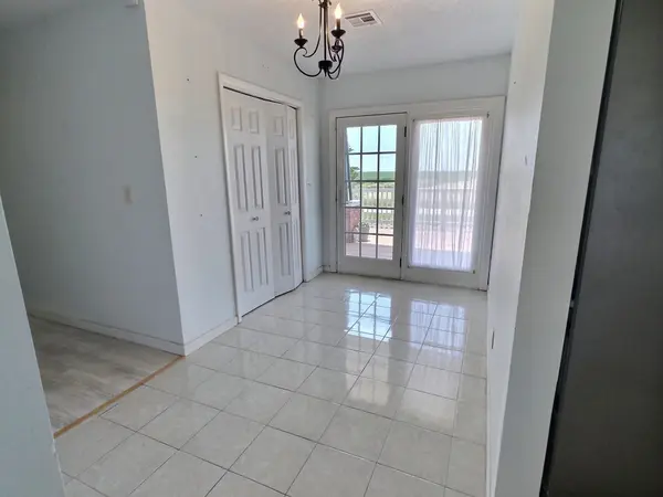 196 E 50th St S, Wellington, KS 67152