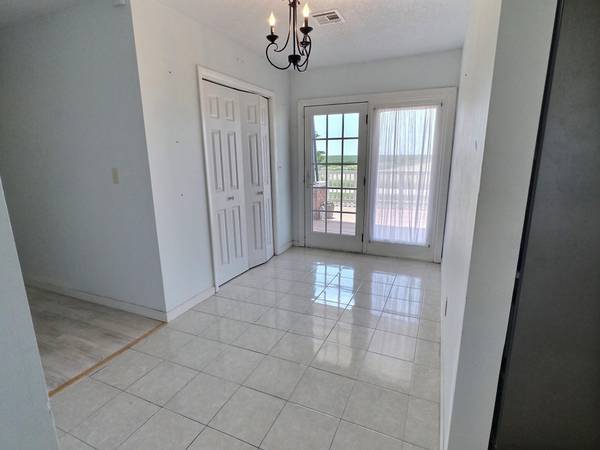 196 E 50th St S, Wellington, KS 67152
