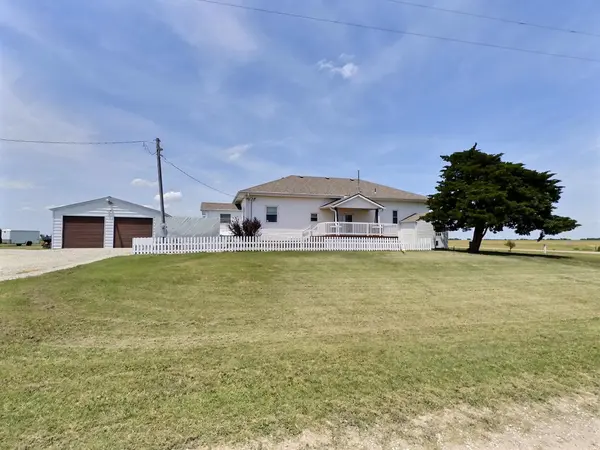 196 E 50th St S, Wellington, KS 67152