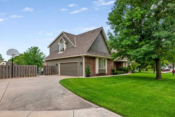 1250 N Pine Grove Ct, Wichita, KS 67212