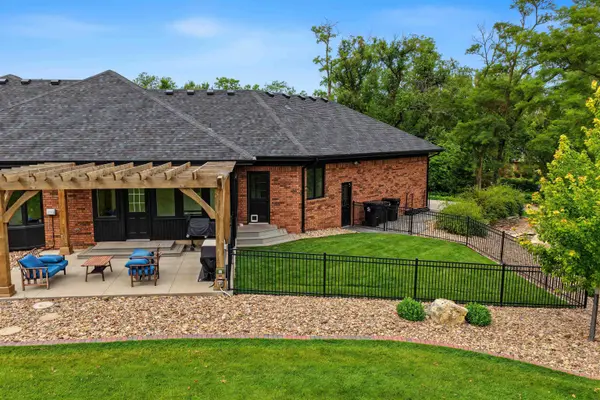 880 Barlow Ct, Salina, KS 67401