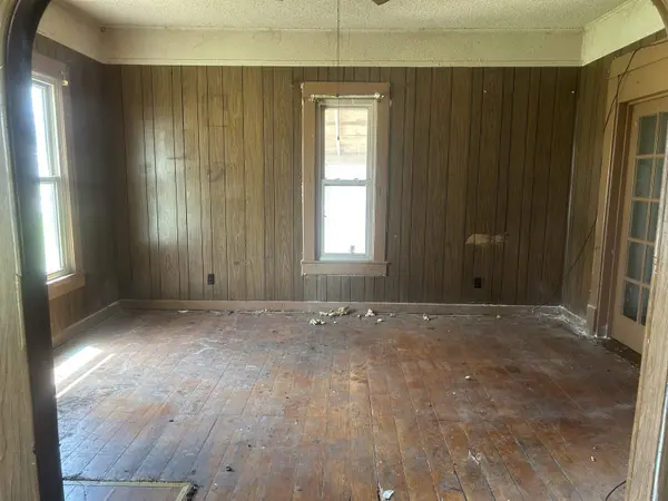 1316 N A, Wellington, KS 67152
