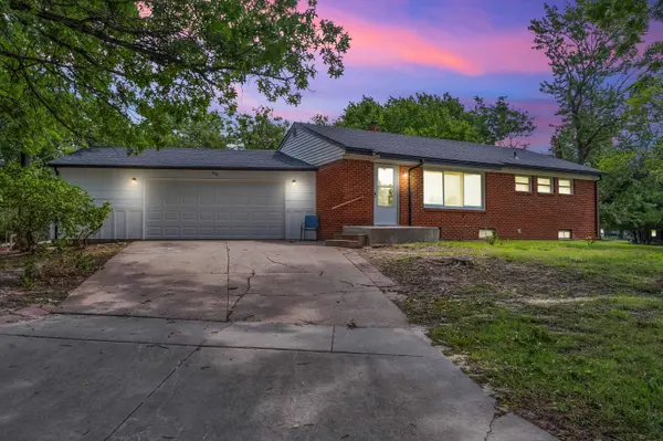 870 S Watson Ln, Wichita, KS 67207