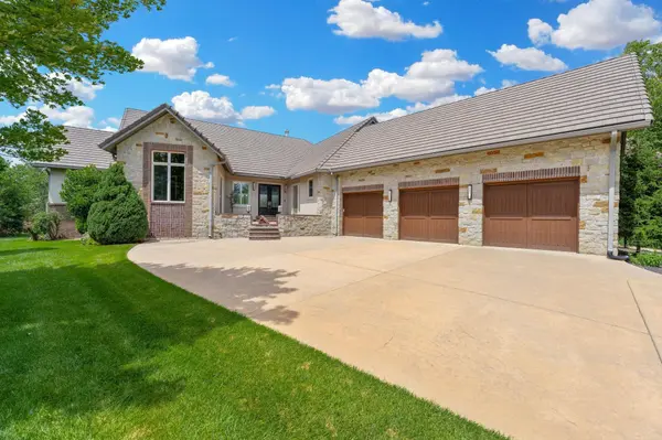 10817 E Glengate Cir, Wichita, KS 67206